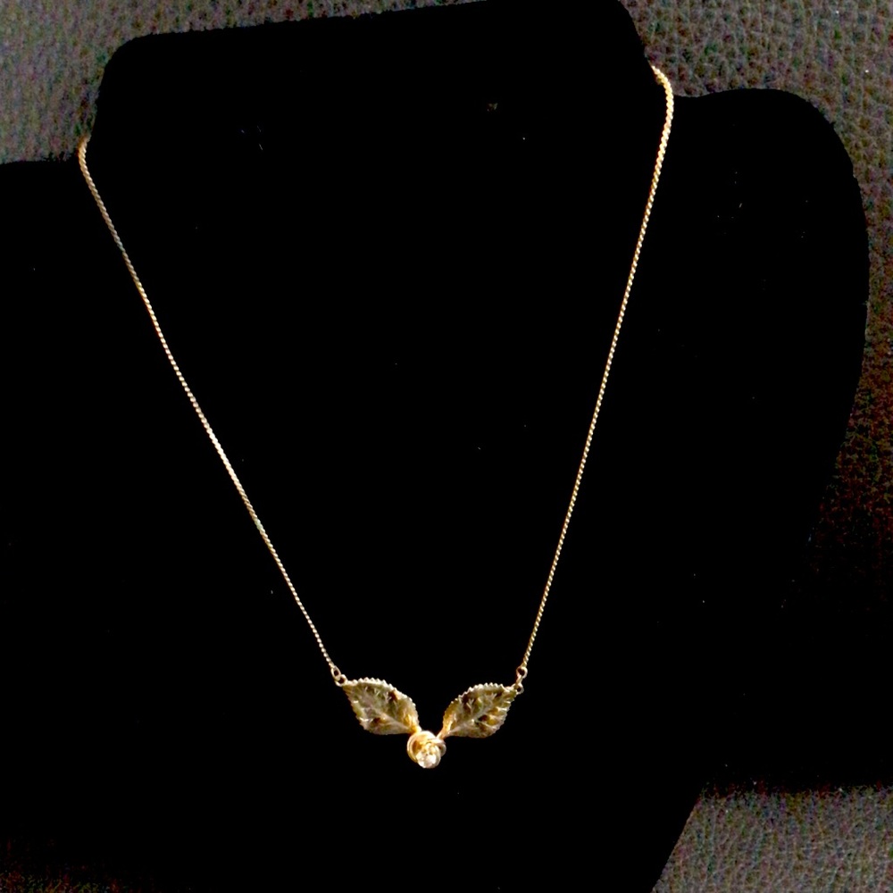 Rhinestone and Gold Tone Leaves necklace